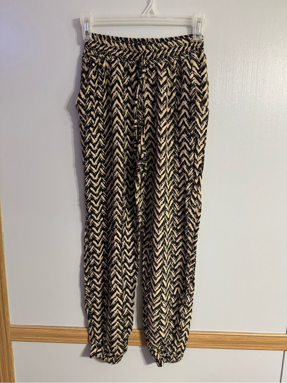 Joe B Black and Tan Chevron-Print Jogger Pants Size Small
